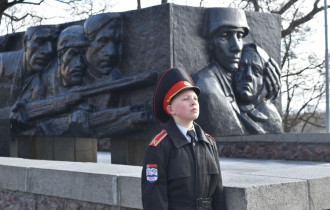 Фото: У памятника гомельским ополченцам почтили память погибших во время трагедии в Хатыни