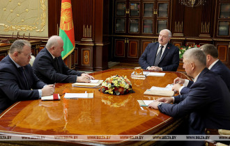 Фото: О санкциях, токсичных долларе и евро, кредитовании и инфляции. Лукашенко начал рабочую неделю с ситуации в банковской сфере