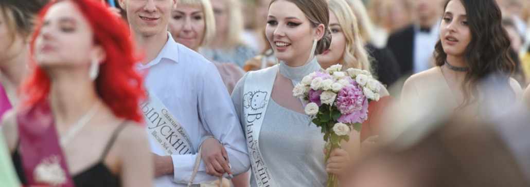 Фотофакт: Парад выпускников прошёл в Новобелицком районе