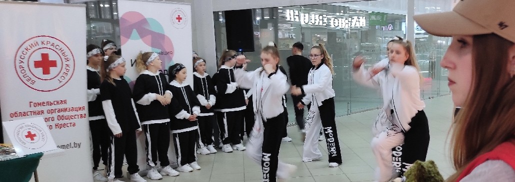 Беспроигрышная лотерея, клоуны и подарки в День Красного Креста в Гомеле