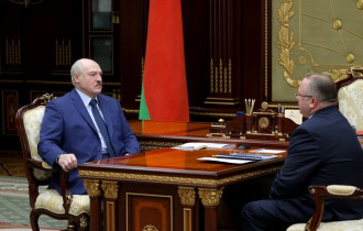 Фото: Тема недели: Контроль за ценами и зарплаты в конвертах - Лукашенко принял с докладом главу КГК