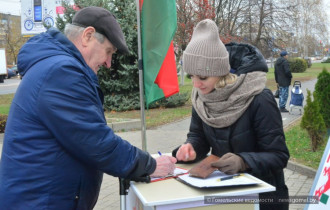 Фото: В Советском районе Гомеля горожане активно подписываются за потенциальных кандидатов в Президенты 