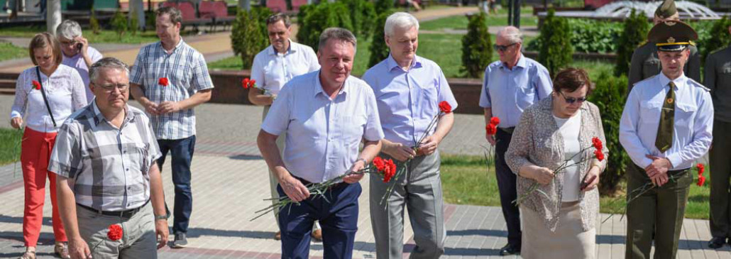 Торжественный митинг прошёл у памятника Братьям Лизюковым