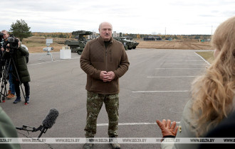 Фото: Лукашенко: Беларусь обеспечивает свою безопасность и не намерена закрывать границы