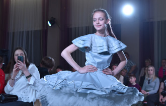 Фото: «Ветер странствий», «Дыхание ветра», Terra Incognita, «Сестры Элуны», «Шкатулка самоцветов». 15 коллекций одежды показали дизайнеры Беларуси на конкурсном показе