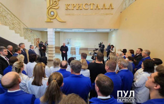 Фото: Что Александру Лукашенко показали на ювелирном заводе в Гомеле. Подробности президентского визита на "Кристалл"