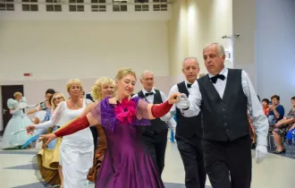 Фото: Бал «Серебряного века» прошёл в ГЦК и собрал любителей танцев золотого возраста 