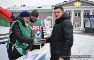 Фото: В Гомеле завершается сбор подписей в поддержку выдвижения кандидатов в Президенты