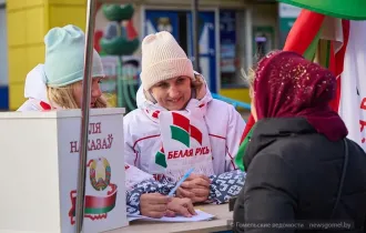 Фото: Гомельчане активно подписываются за выдвижение кандидатов в Президенты