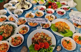 Фото: В средней школе № 53 Гомеля организовали «Битву салатов»