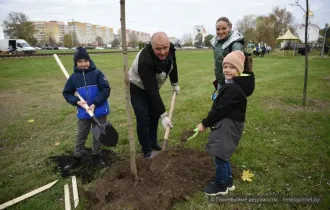 Фото: В Новобелицком районе Гомеля проходит городская акция "Семейное дерево"