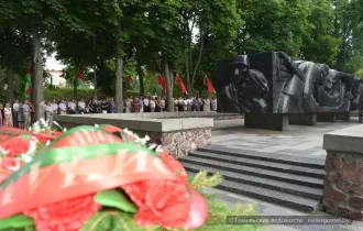 Фото: В Центральном районе ко Дню Независимости провели митинг у мемориала народным ополченцам