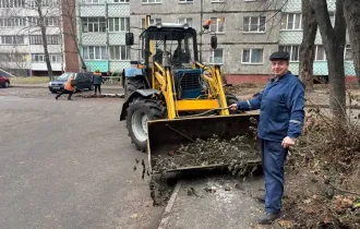 Фото: Транспортники в Гомеле наводят порядок на предприятии в «Чистый четверг»