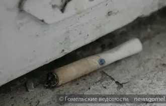 Фото: Гомельчанин жалуется, что соседи курят в подъезде