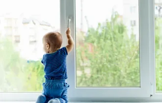 Фото: Как сделать окно для ребёнка безопасным