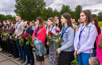 Фото: Молодые профактивисты из 11 стран почтили память жителей сожжённых белорусских деревень
