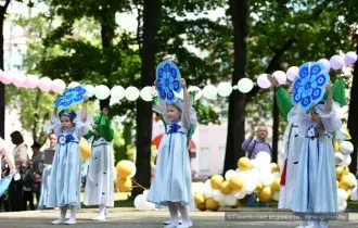 Фото: Ярких звездочек парад: как в сквере Громыко проходит День защиты детей