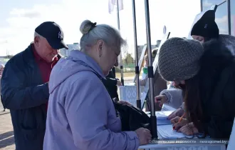 Фото: Гомельчане активно подписываются за выдвижение кандидатов в Президенты