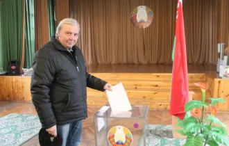 Фото: Культурно-развлекательная программа ждала избирателей на участках для голосования в ДК "Гомсельмаш" Железнодорожного района