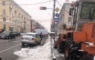 Фото: В Гомеле продолжают активно убирать снег