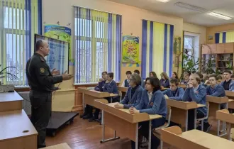 Фото: В средней школе №27 ученикам рассказали о Вооружённых Силах Беларуси