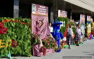 Фото: Цветочная феерия развернулась на площади Ленина