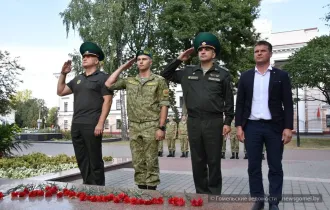 Фото: В Гомеле отметили день рождения Феликса Дзержинского возложением цветов к его памятнику