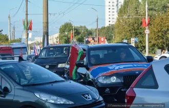 Фото: Патриотический автопробег по местам воинской и партизанской славы в честь Дня народного единства проходит в Гомеле
