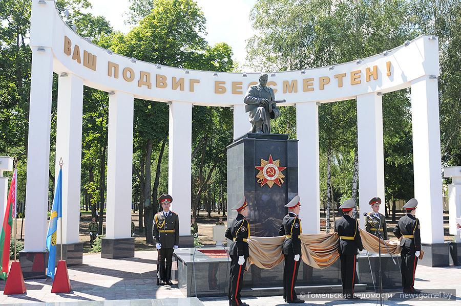 Памятники город гомель. Аллея героев Гомель. Мемориал аллея героев. Мемориальный комплекс "аллея героев"(Пролетарский проспект). Гомель город герой.