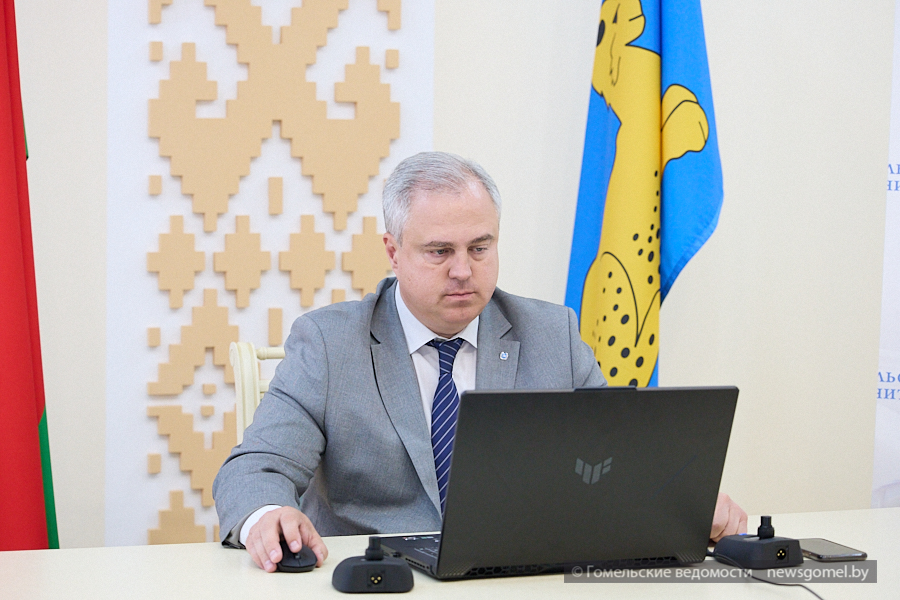 Фото: 80 вопросов о городе: состоялось очередное общение мэра Гомеля Владимира Привалова с жителями города в режиме онлайн