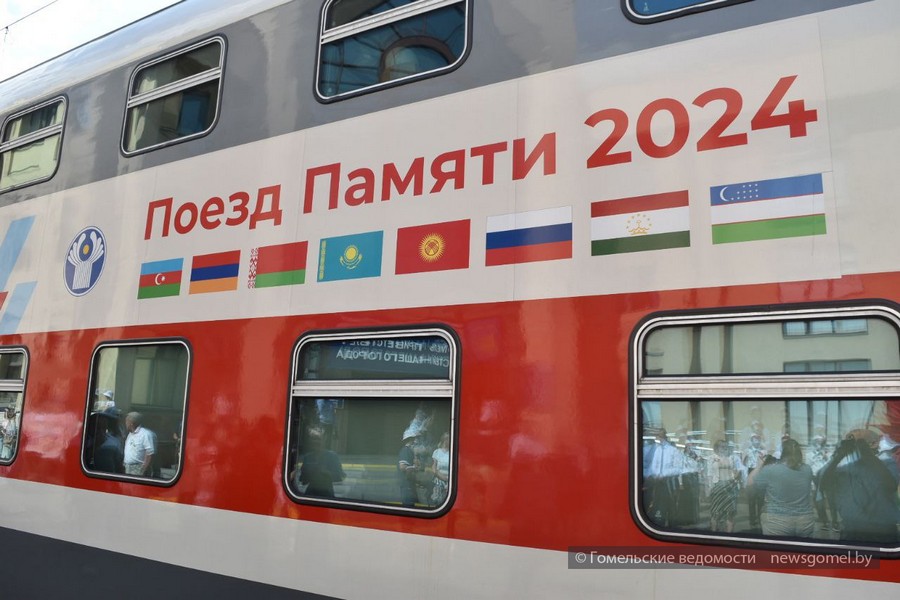 Фото: Знаменитый "Поезд Памяти" встретили в Гомеле