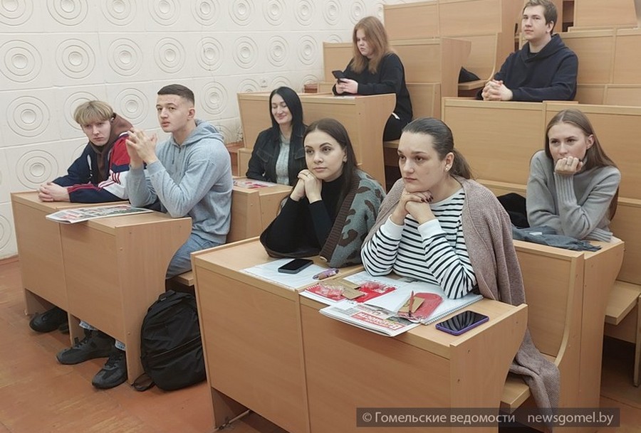 Фото: В Гомеле студентам и преподавателям рассказали о городской газете