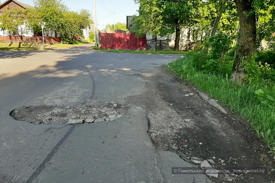 Фото: Когда решится ямочный вопрос на пересечении улиц Островского и Гомельской