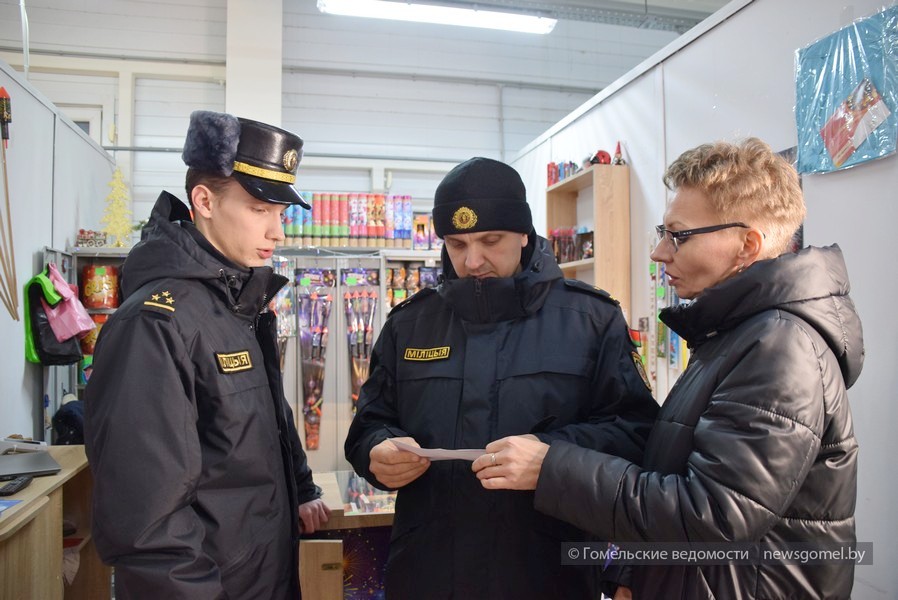 Фото: В Гомеле проверили безопасность пиротехники в преддверии праздников