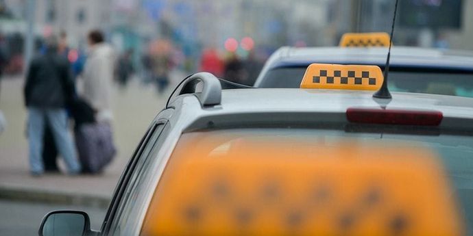 Фото: Таксист колесил по Гомелю с чужим водительским удостоверением