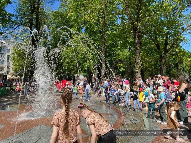 Фото: Первомай - не только праздник весны и труда, но и открытие фонтанов