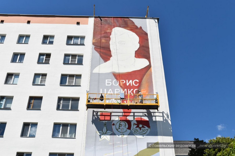 Фото: Огромное изображение Бориса Царикова украсит дом по улице, названной в его честь