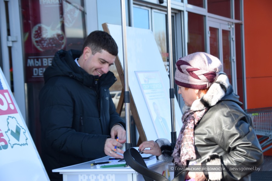 Фото: Гражданский долг и чёткая позиция. Как жители Советского района участвовали в сборе подписей