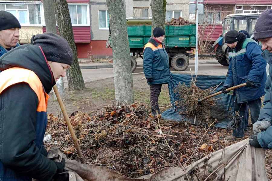 Фото: Чистый четверг: во дворах Железнодорожного района навели порядок