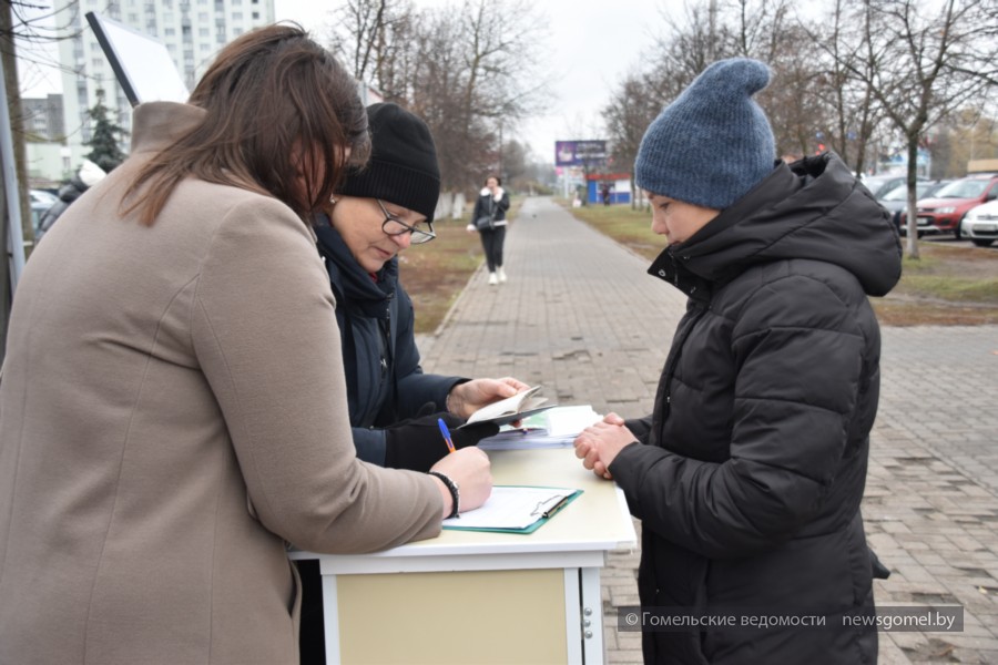 Фото: В Гомеле продолжаются пикеты 