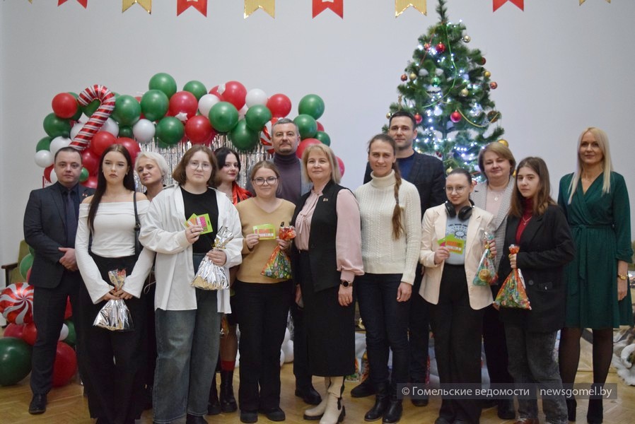 Фото: Каждый может стать волшебником: в Гомеле вручили подарочные сертификаты учащимся колледжей 