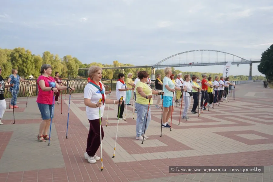 Фото: В Гомеле в рамках недели спорта состоялся фестиваль скандинавской ходьбы