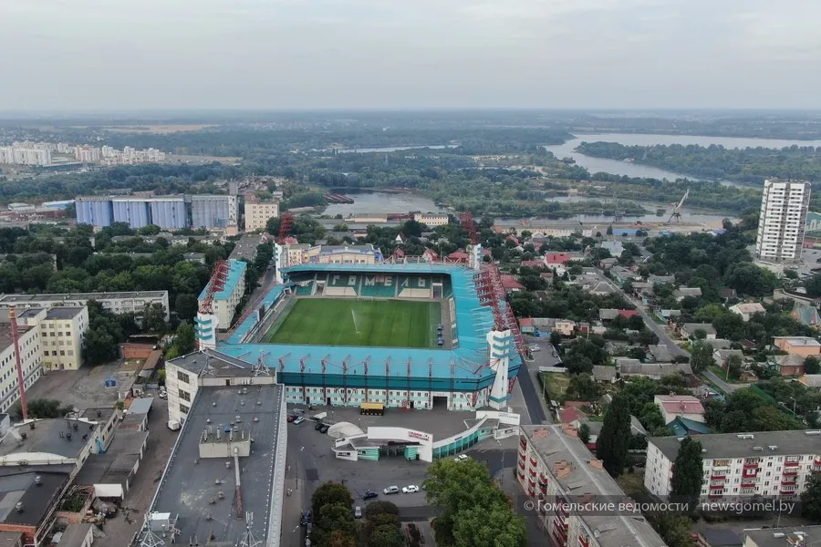 Фото: Когда благоустроят территорию между ОАО «Труд» и Центральным стадионом города? 