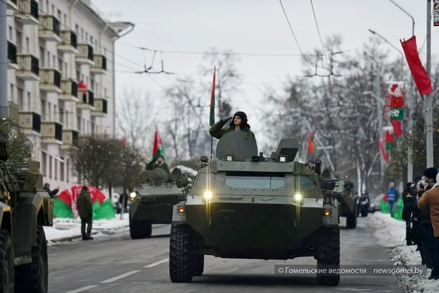 Фото: Объединяя прошлое и настоящее: в честь освобождения Гомеля от немецко-фашистских захватчиков состоялся военный парад