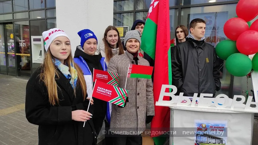 Фото: В Гомеле проходит сбор подписей в поддержку выдвижения кандидатов в Президенты