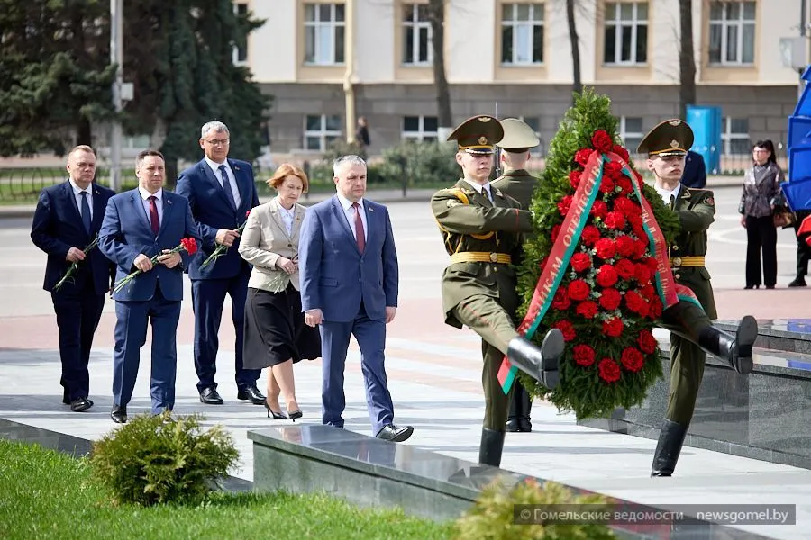 Фото: Память Героев-освободителей в Гомеле почтили главы Гомельской и Брянской областей