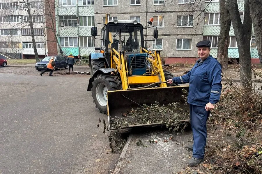 Фото: Транспортники в Гомеле наводят порядок на предприятии в «Чистый четверг»