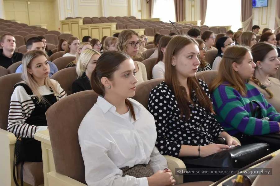 Фото: Быть мамой круто! Студенты гомельских вузов вместе с экспертами обратились к проблемам демографии