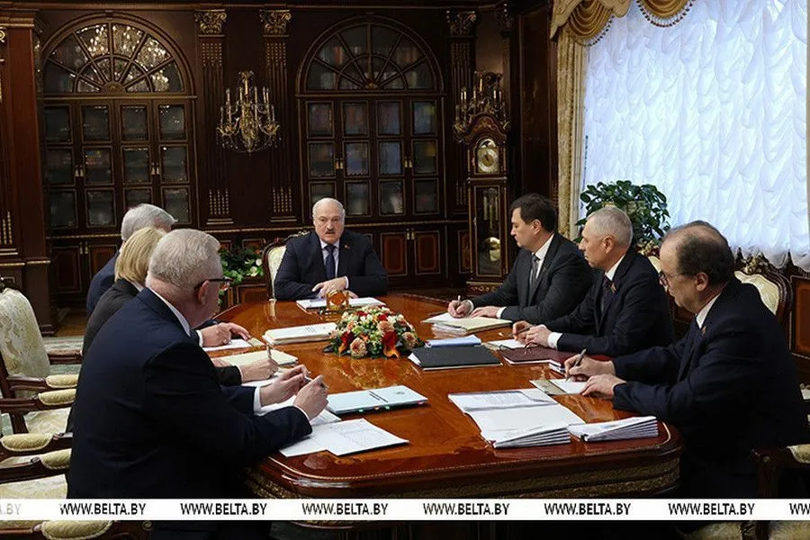 Фото: Александр Лукашенко поручил обеспечить поддержку в переходный для белорусского парламента период