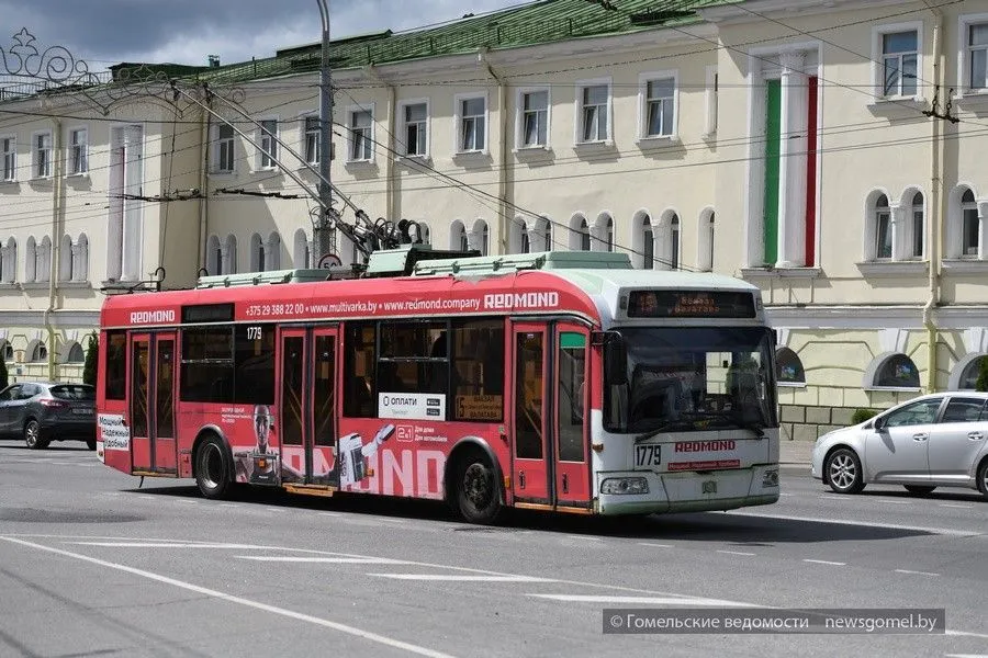 Фото: Троллейбусы стоят. Почему?